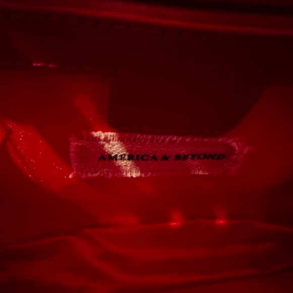 NWT America and Beyond Under My Umbrella Shoulder Bag - Picture 10 of 12